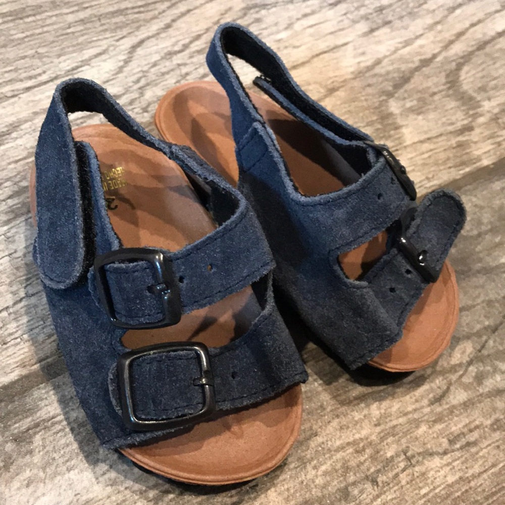 ⛺️Gap sandals size 2